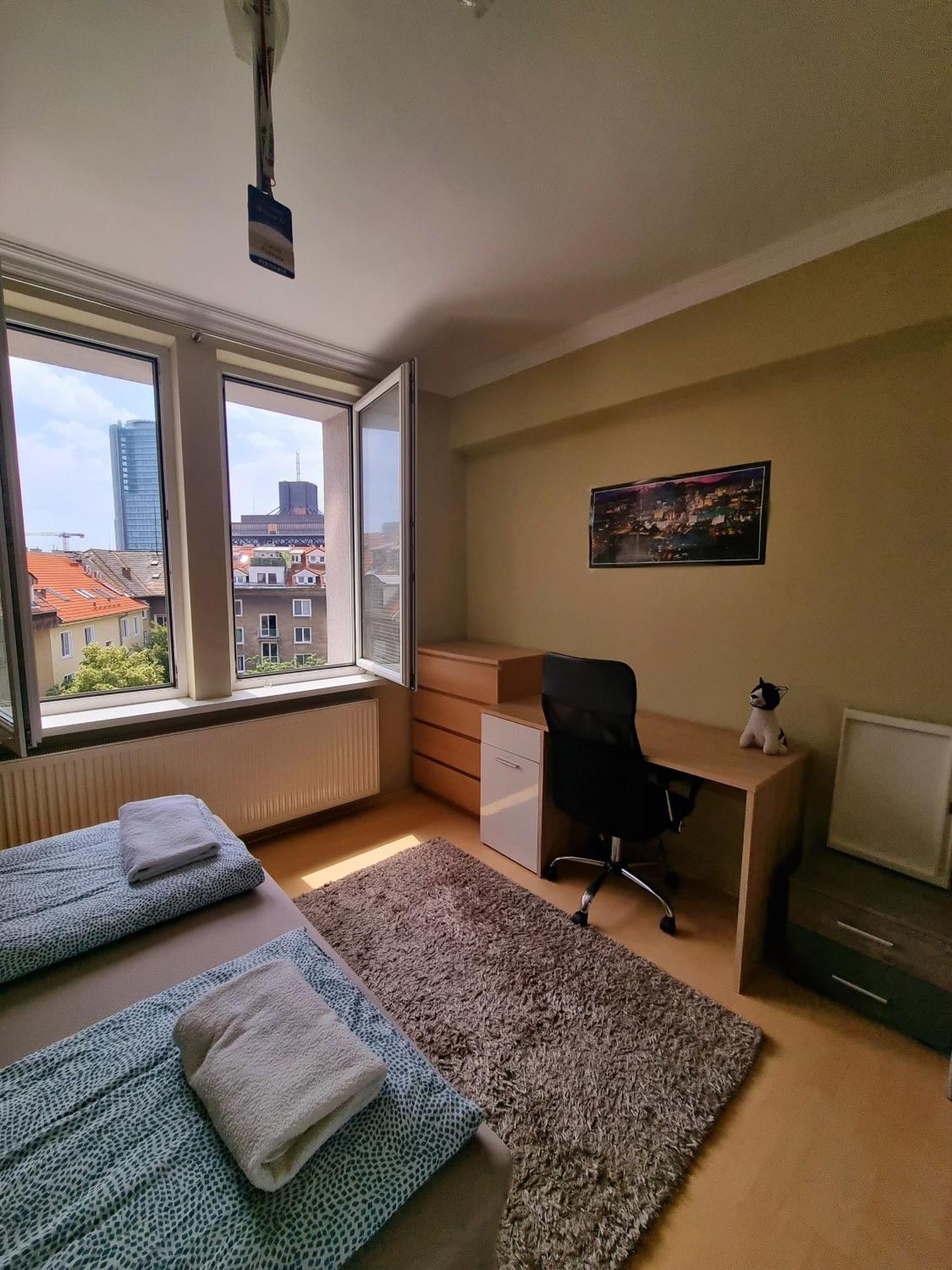 Big 4 Room Huge Apartment Bratislava Exterior foto